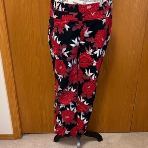 NWOT Le Chateau Red and Black Floral Capri Pants